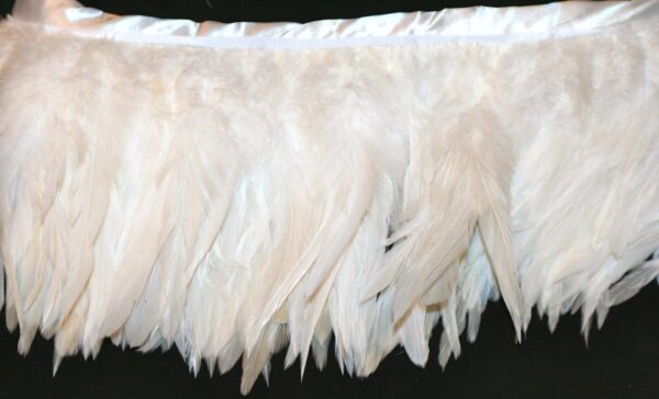white schlapen Feather Fringe